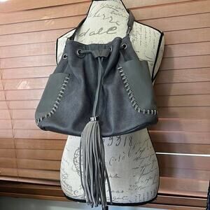 LOOKAT ACCESSORI‎ TASSEL BUCKET SHOULDER BAG